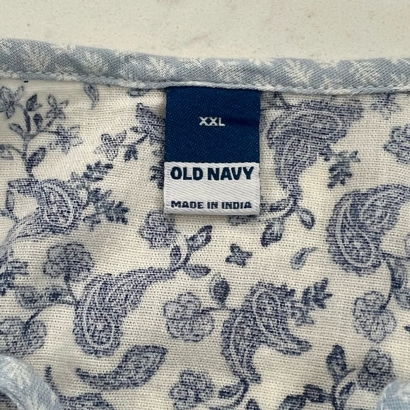 Old Navy Floral Blue and White Blouse - Picture 9 of 13